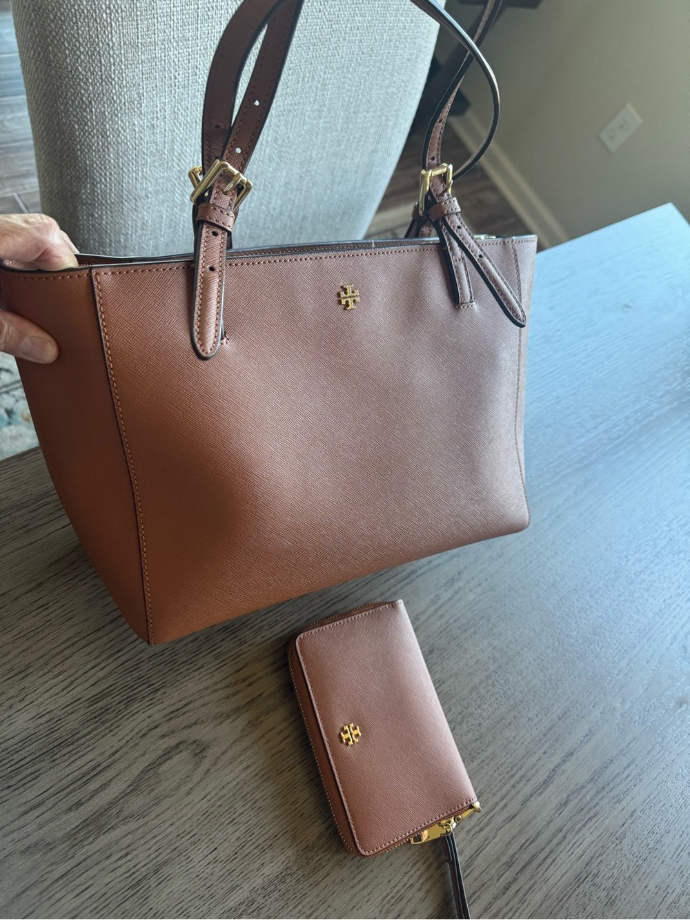 Tory Burch Chestnut Brown Leather Tote with Matching Wallet - Picture 2 of 4
